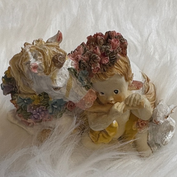 Vintage Whimsical Figurine Set with Floral Details 10pcs - Picture 5 of 11